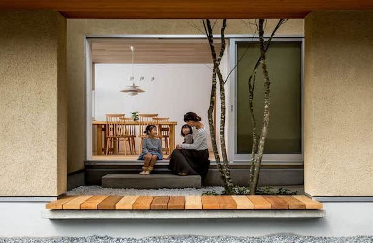 日本设计师给家里多装了几扇窗，引得邻居都来参观学习！